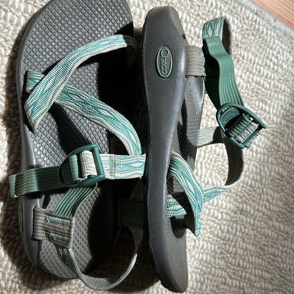Chaco women’s sandals green and white geometric pattern - Picture 10 of 12